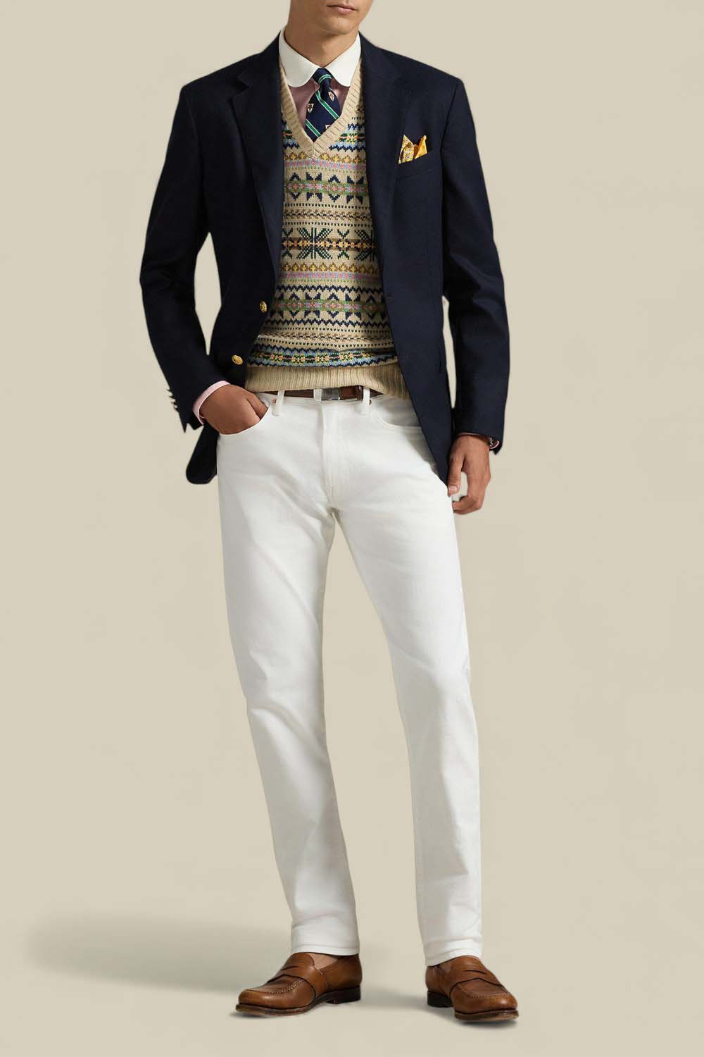 תמונת כל הלוק של מכנסי ג'ינס בגזרה ישרה